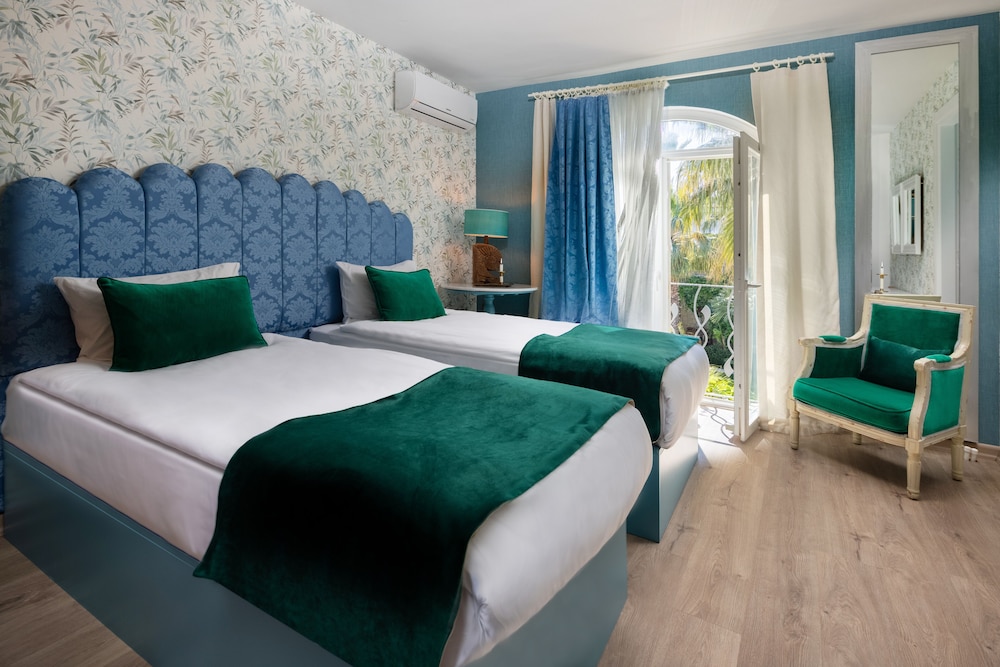 Deluxe Room - Photo 1