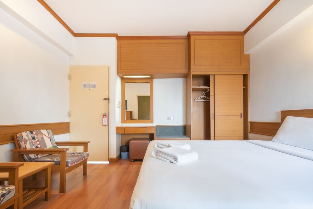 Standard Room thumbnail 6