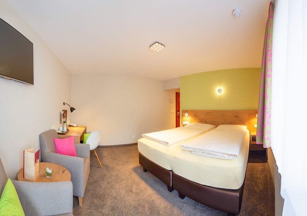 Classic Double Room, Balcony - Photo 11