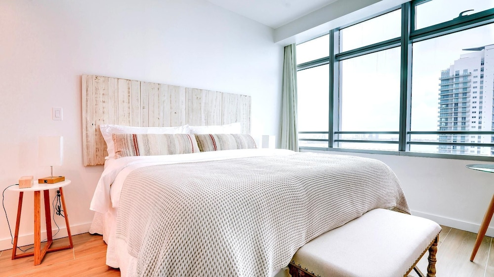Panoramic Condo, 1 Bedroom, Balcony, Ocean View photo 3
