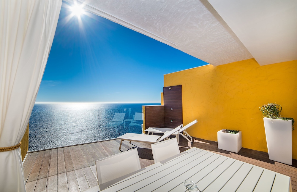 Deluxe Suite, Sea View (Junior) - Photo 17