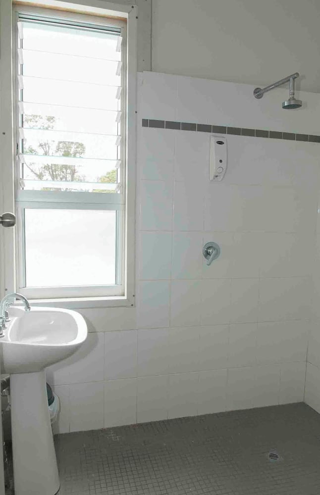 Economy Twin Room, Shared Bathroom photo 3