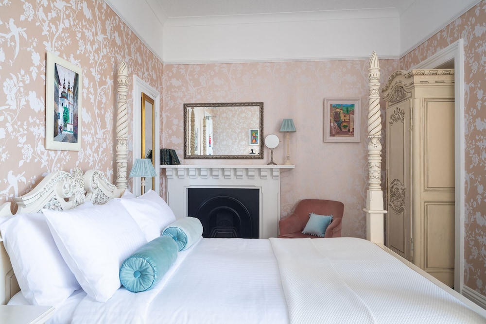 Luxury Double Room, Ensuite (Hollerday – Four-poster)