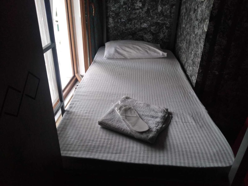 Economy Room, Men only, Ground Floor photo 2