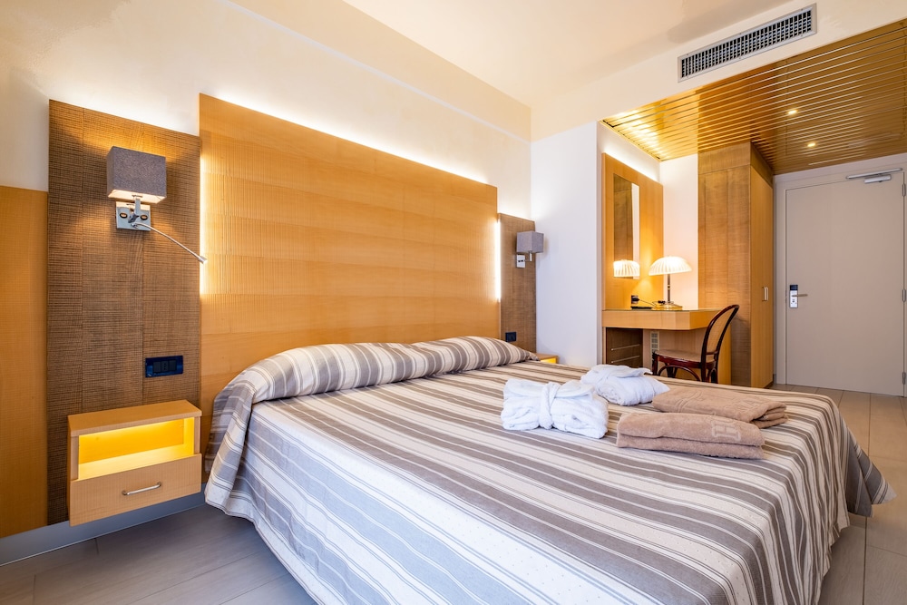 Comfort Room, 1 Bedroom, Balcony