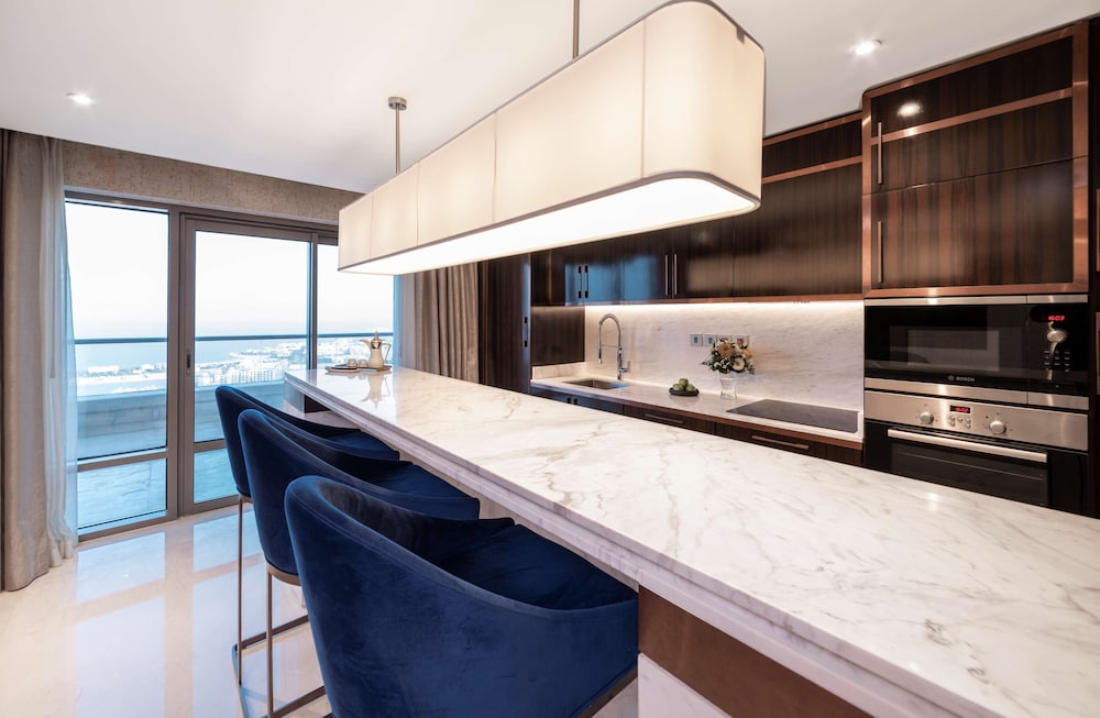 King Ambassador Suite, Suite