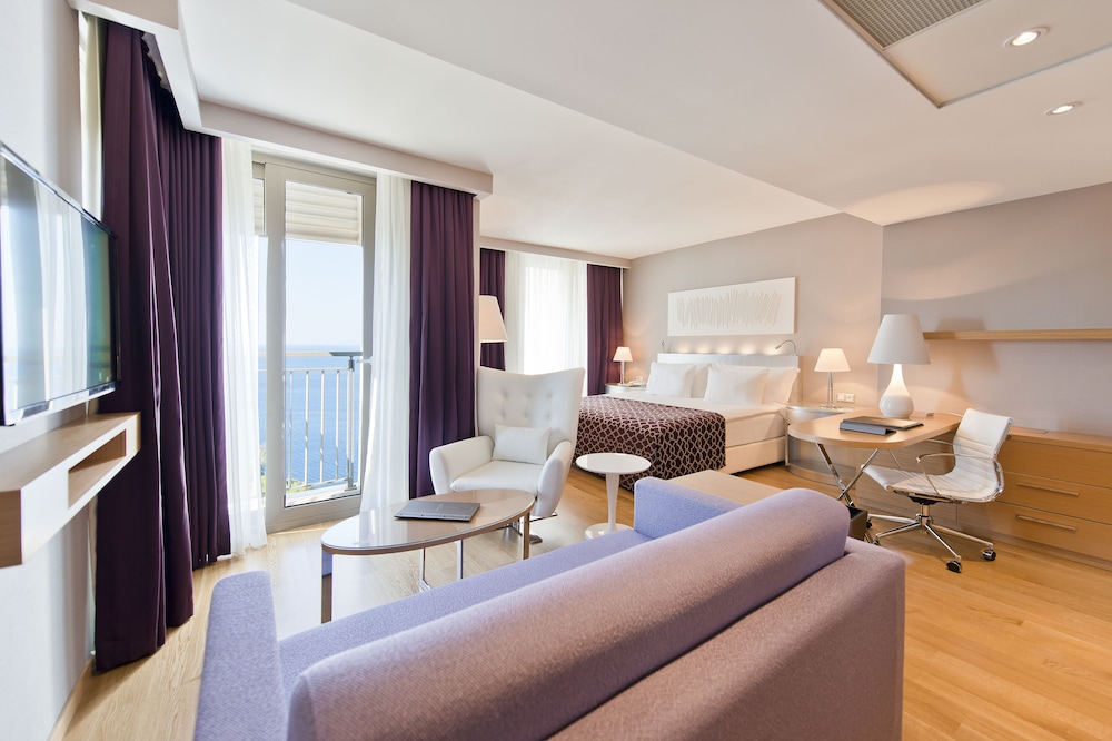 Mediterranean Suite with Living Room