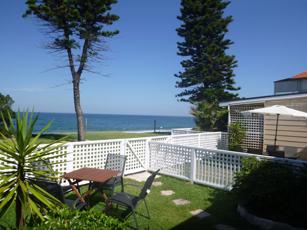 Family Apartment, 2 Bedrooms, Partial Ocean View, Beachfront (Apartment 3) photo 2