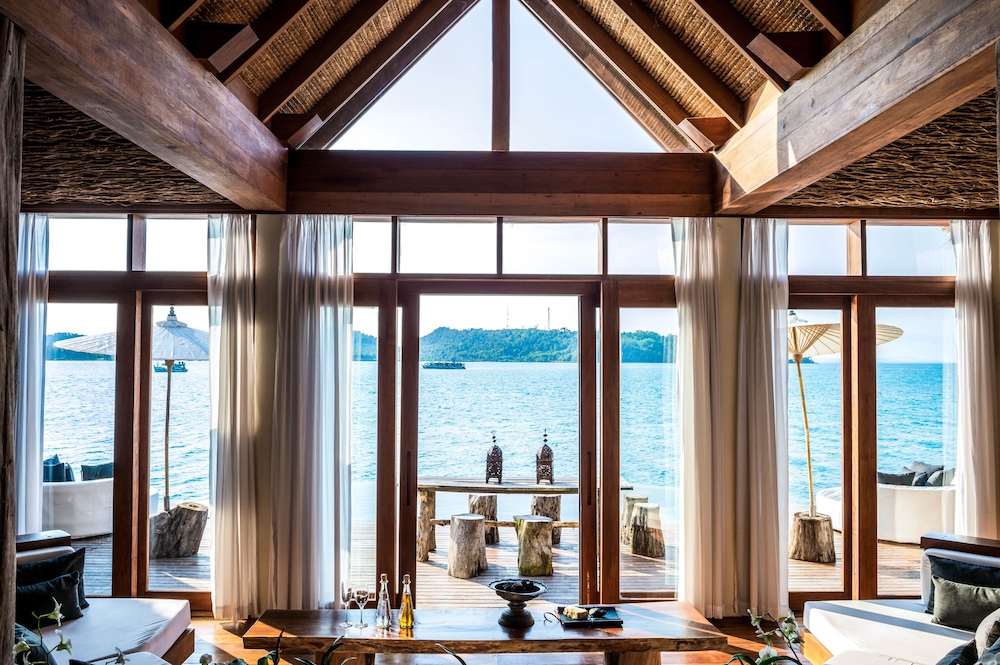 Villa, 2 Bedrooms, Overwater - Photo 2