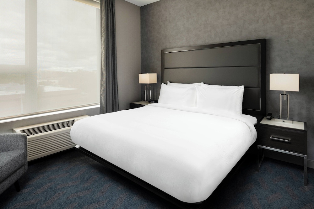 Suite, 1 Bedroom, Corner (Mobility/Hearing Accessible, Tub)