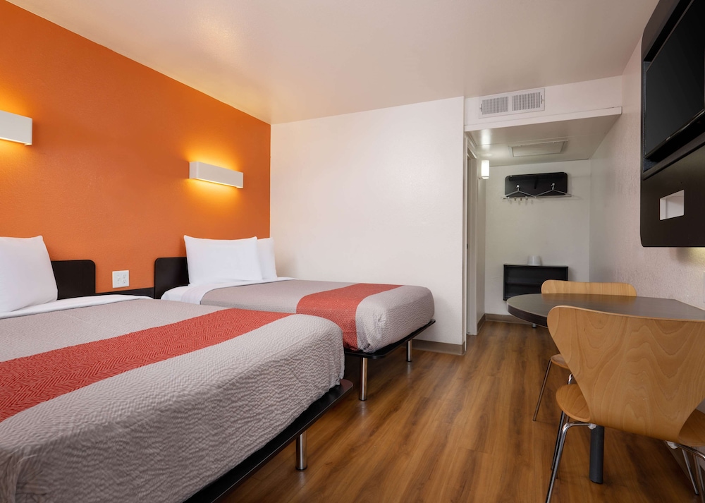 Deluxe Room, 2 Double Beds, Non Smoking, Refrigerator
