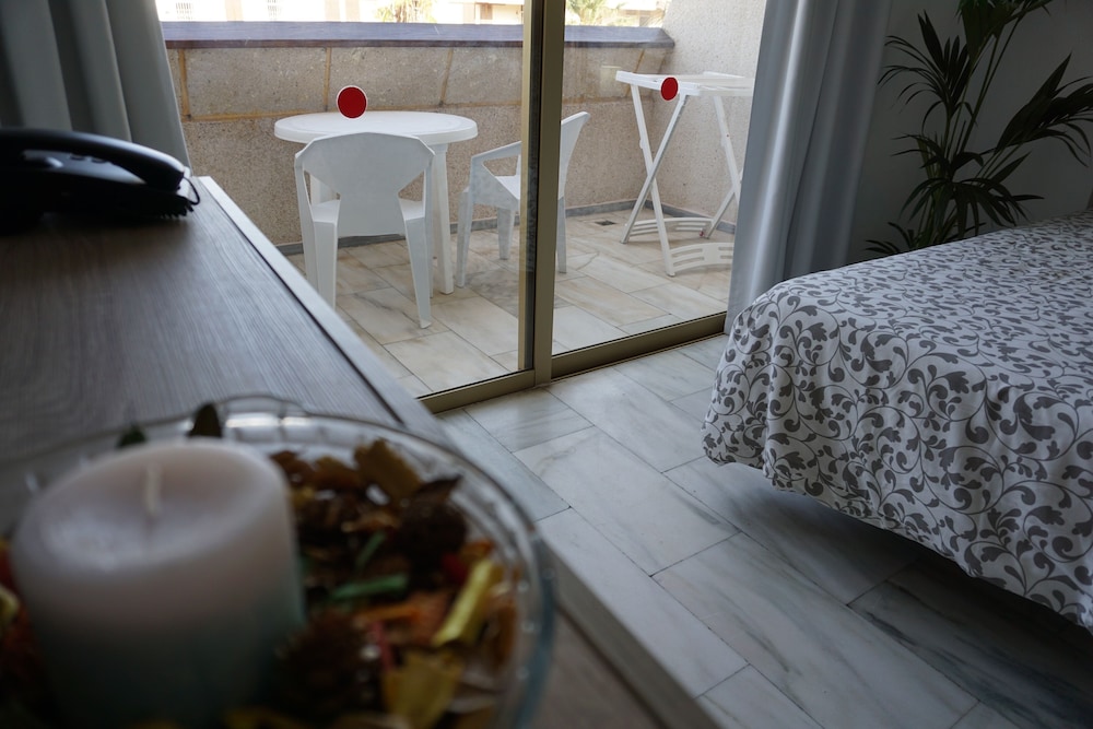 Studio, Balcony (Single use)
