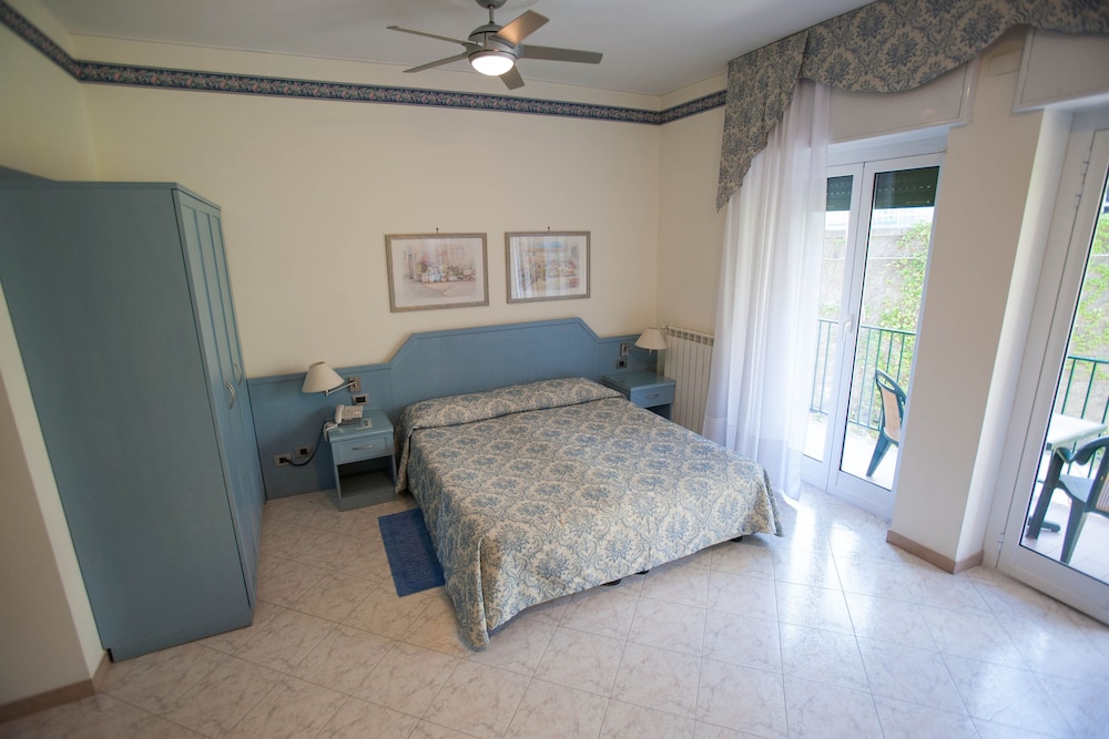Standard Triple Room - Photo 3