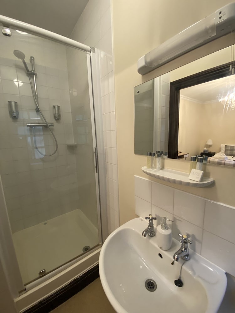 Luxury Double Room, Ensuite - Photo 5