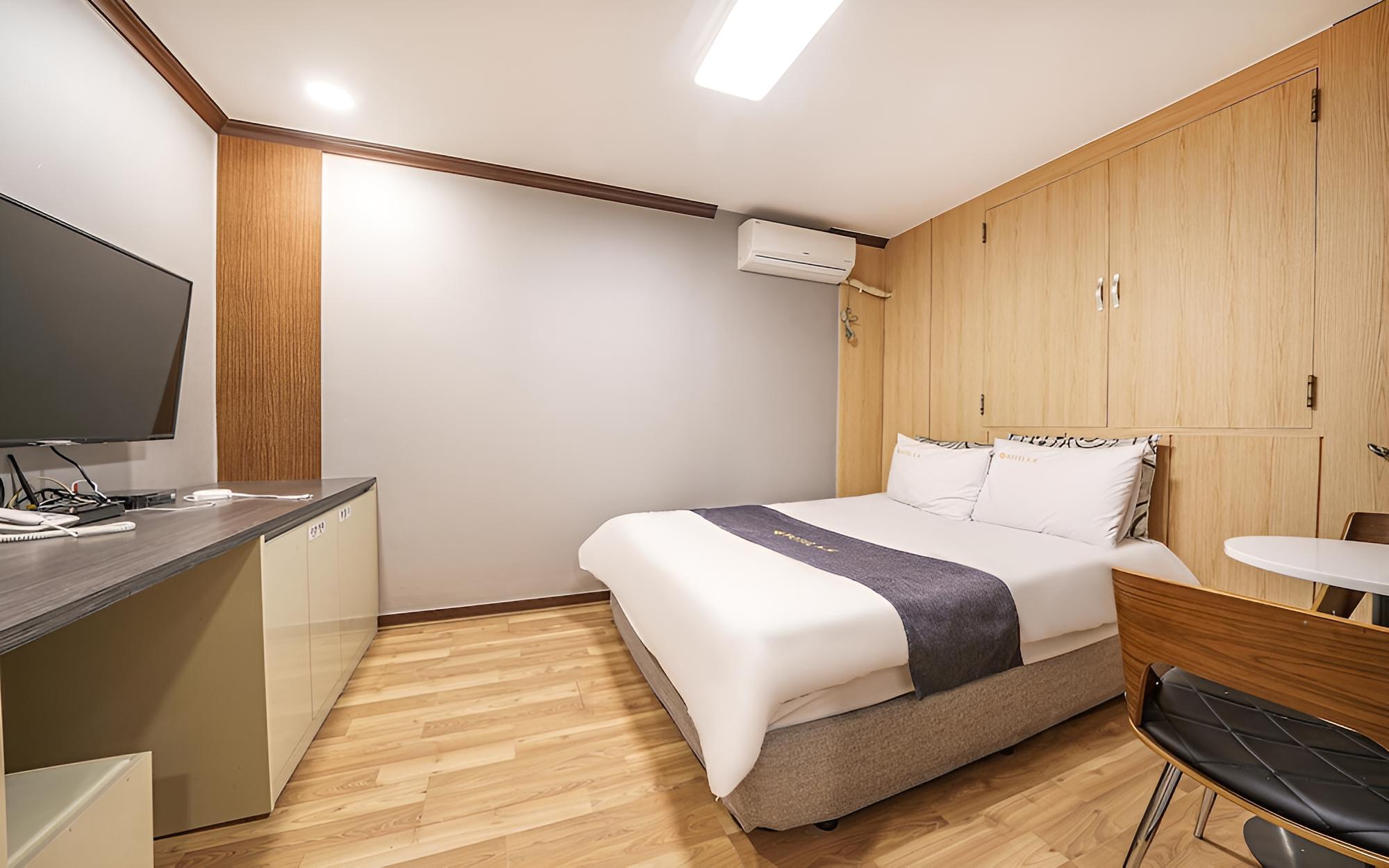 Room (Standard Room) - Photo 1