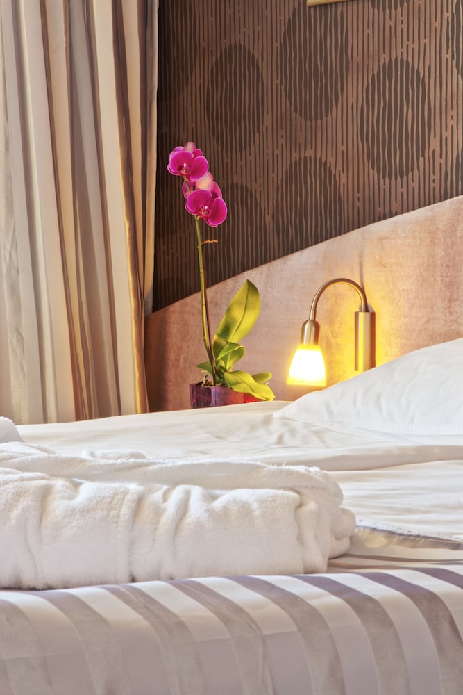 Double or Twin Room, Ground Floor photo 3