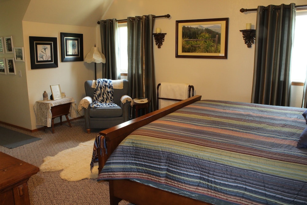 Comfort Suite, 1 Bedroom, Hill View photo 2