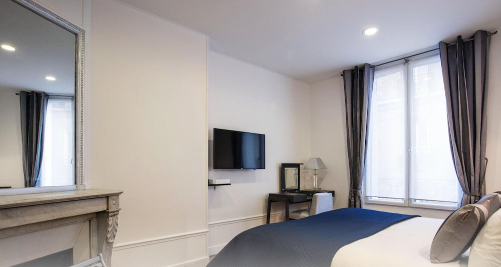 Suite 03 photo 1