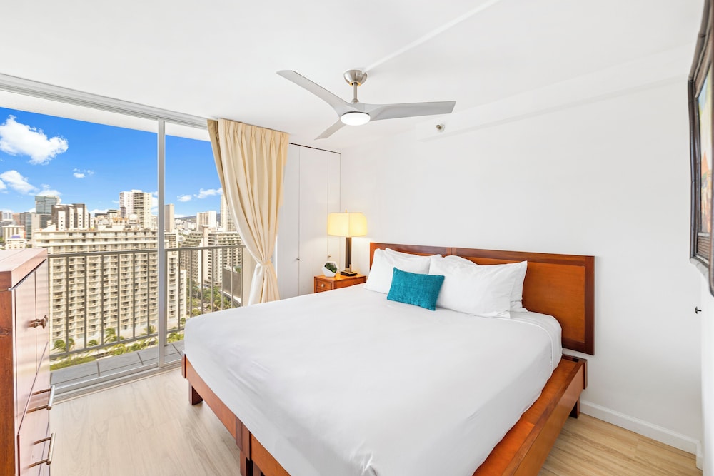 Pacific Monarch - 1 BR - Ocean & City Views: Romantic Suite, 1 Bedroom, Balcony, Ocean View (0103) photo