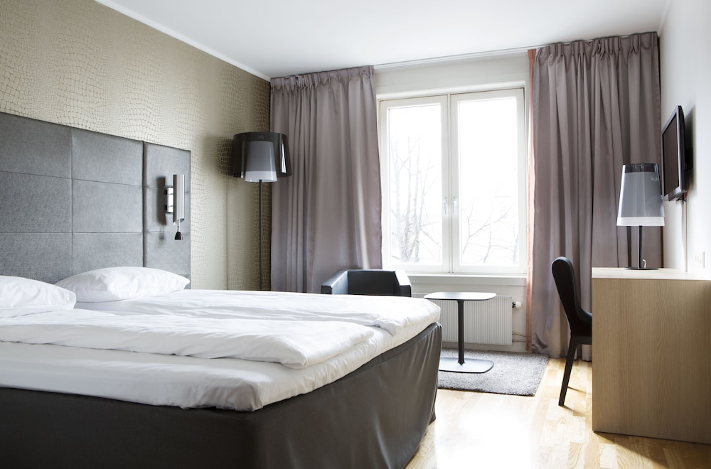Standard Room, 1 Double Bed, Non Smoking - Photo 2