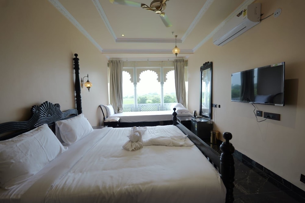 Jharoka Suite