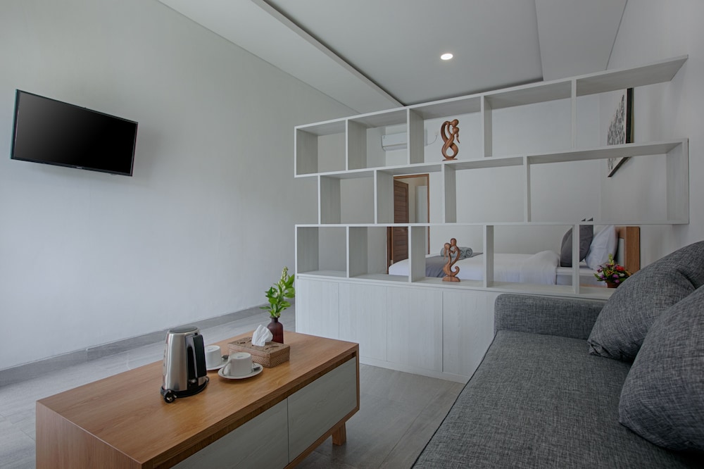 Deluxe Ground Floor - Photo 13