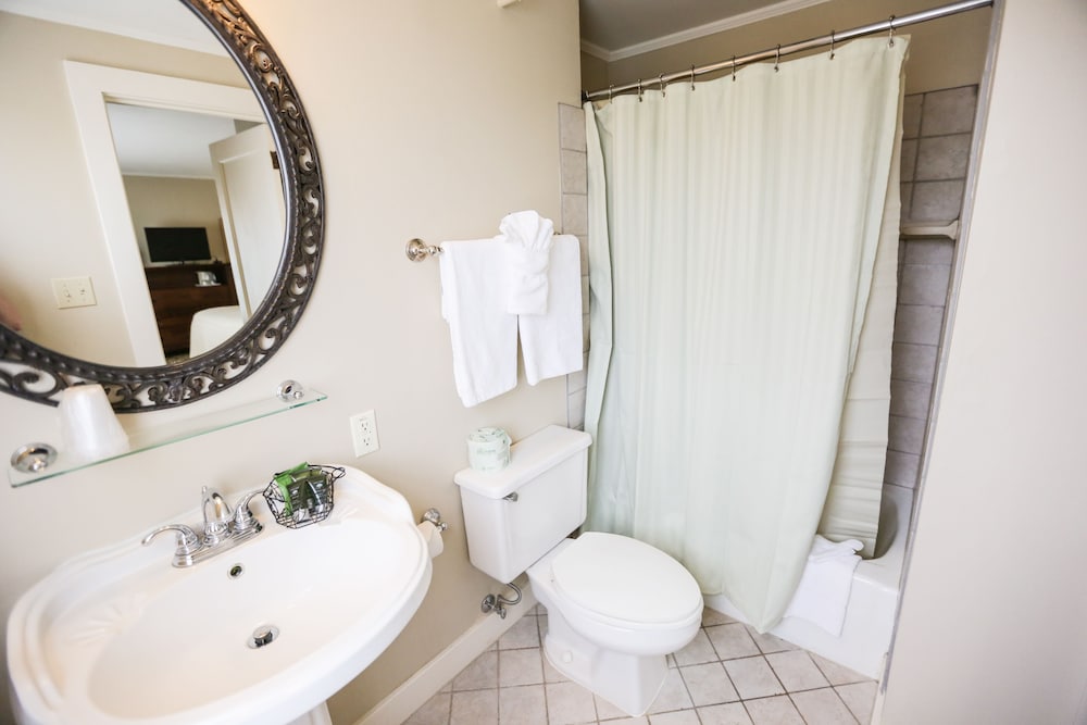 Room, Non Smoking, Private Bathroom (King Room) - Photo 2