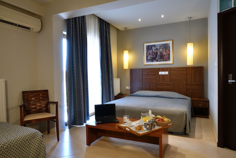 Standard Double Room - Photo 13
