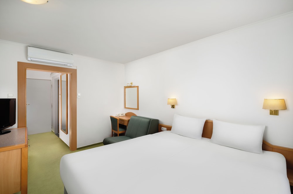 Superior Triple Room photo 3