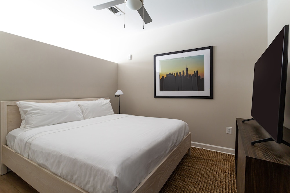 Basic Studio, Non Smoking, Pool Access (Self Check-in with Virtual Front Desk)
