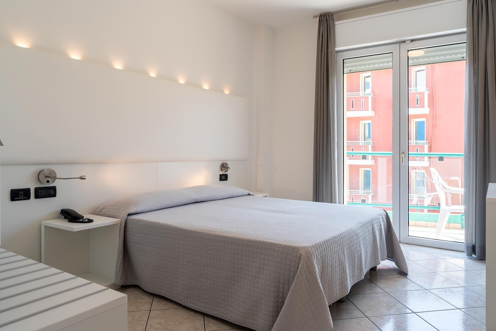 Deluxe Double or Twin Room photo 1