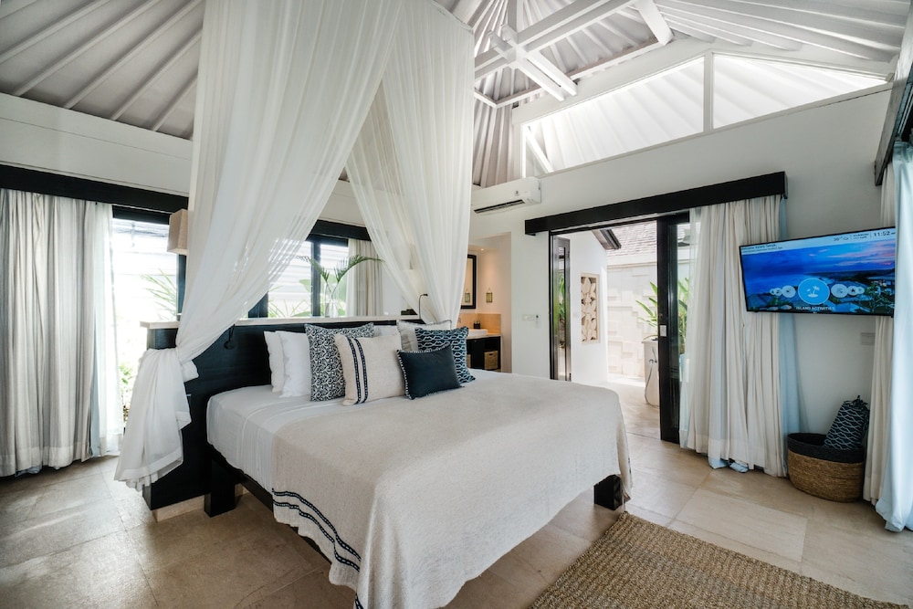 Superior One Bedroom Villa with Plunge Pool photo 2