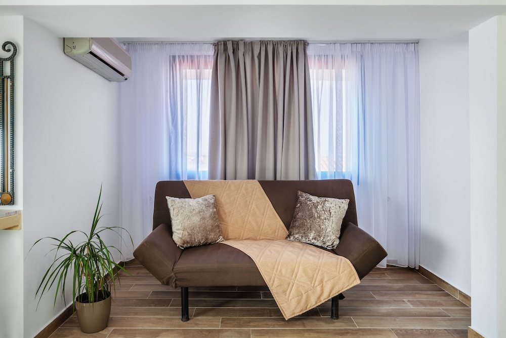 Family Quadruple Room, 1 Bedroom, City View photo 3
