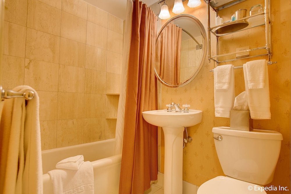 Deluxe Room, 2 Double Beds, Accessible thumbnail 5
