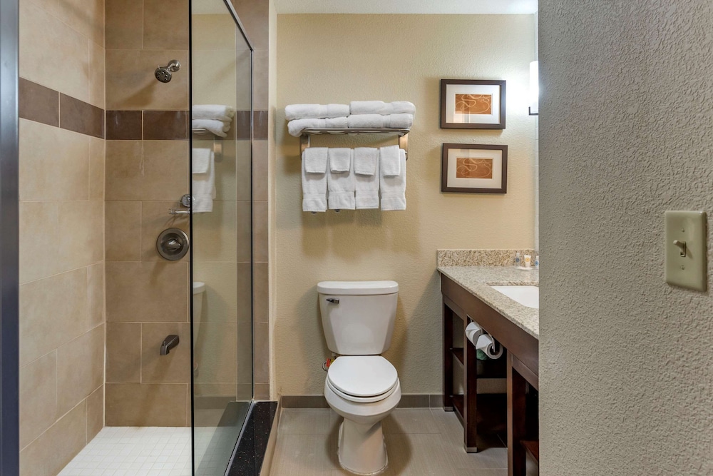 Suite, Non Smoking (2 Queen Beds, Efficiency) photo 2