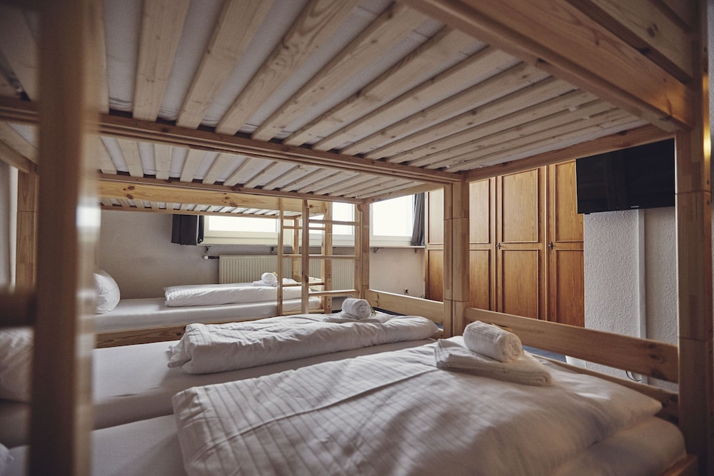 Basic Room (4 bunk beds) photo 2