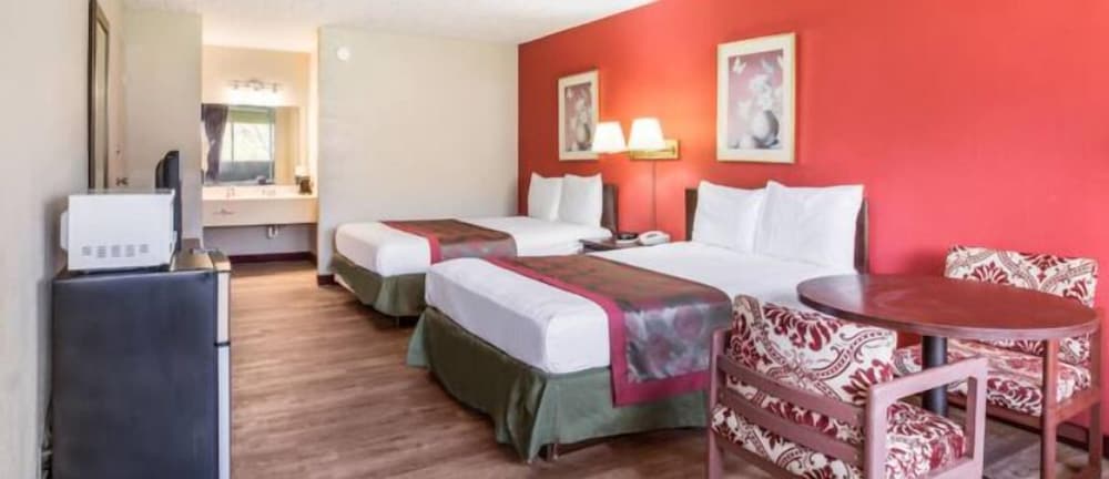 Standard Room, 2 Double Beds (Two Double Bed Non Smoking Room) - Photo 1