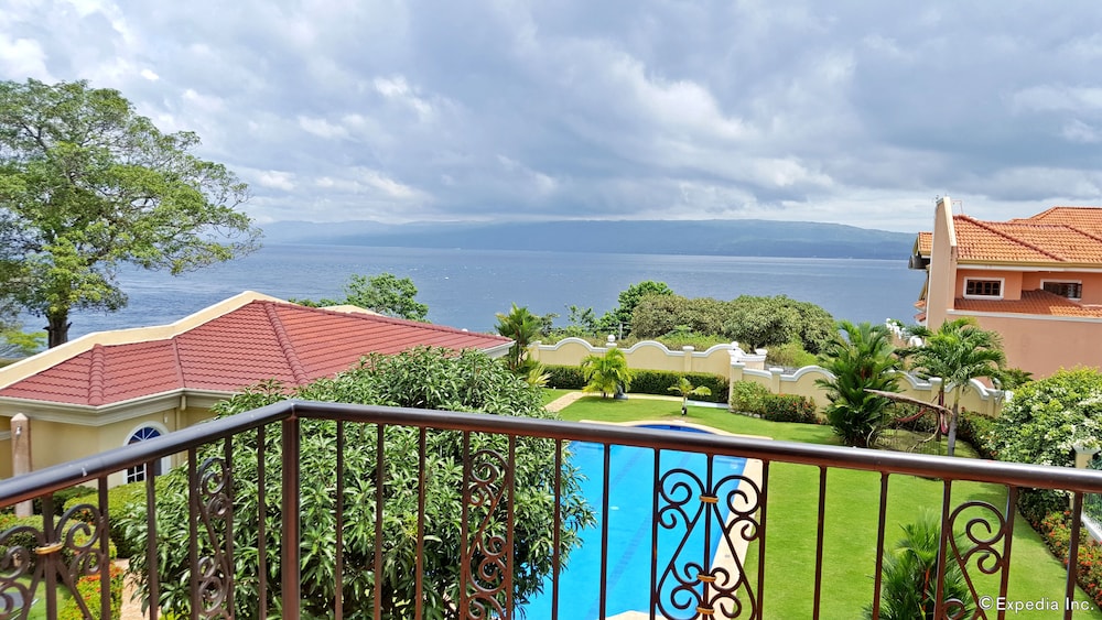 Deluxe Suite, 2 Queen Beds, Sea View photo 2