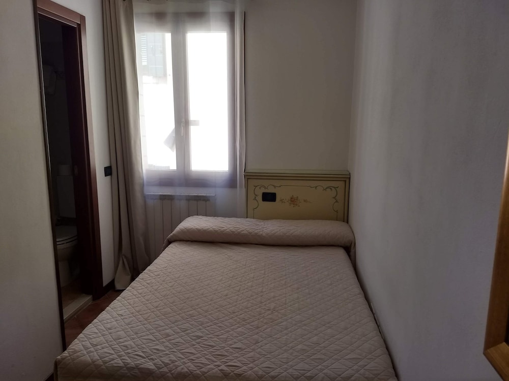 Economy Double Room photo 1