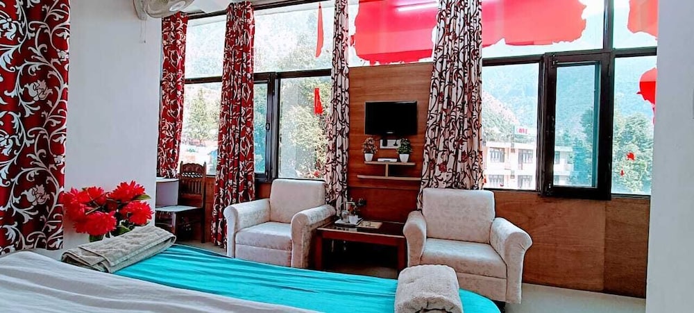 Deluxe Room - Photo 17