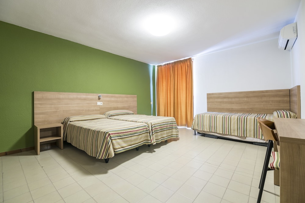 Habitación Cuádruple (para 2 adultos y 2 niños)