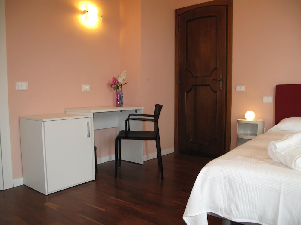 Superior Double or Twin Room, Ensuite photo 2