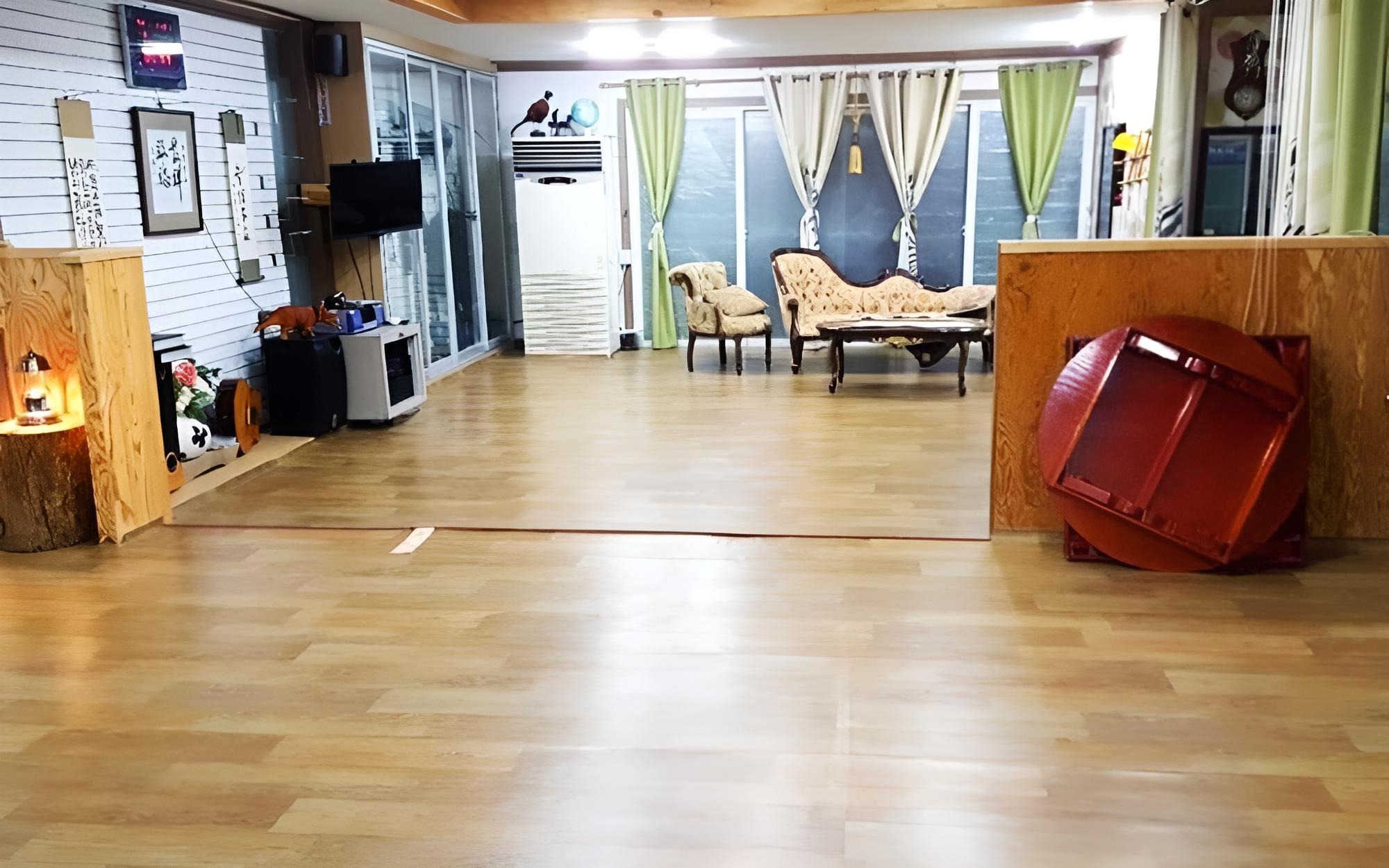 Room (Separate House B (76 duplex)) photo 1