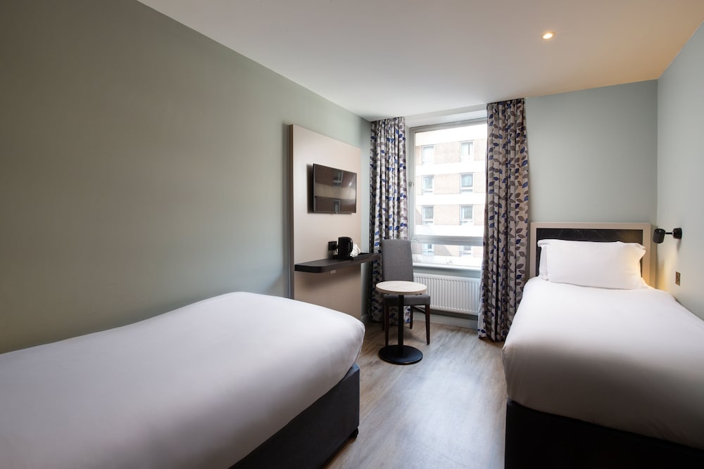 Standard Plus Twin Room photo 3