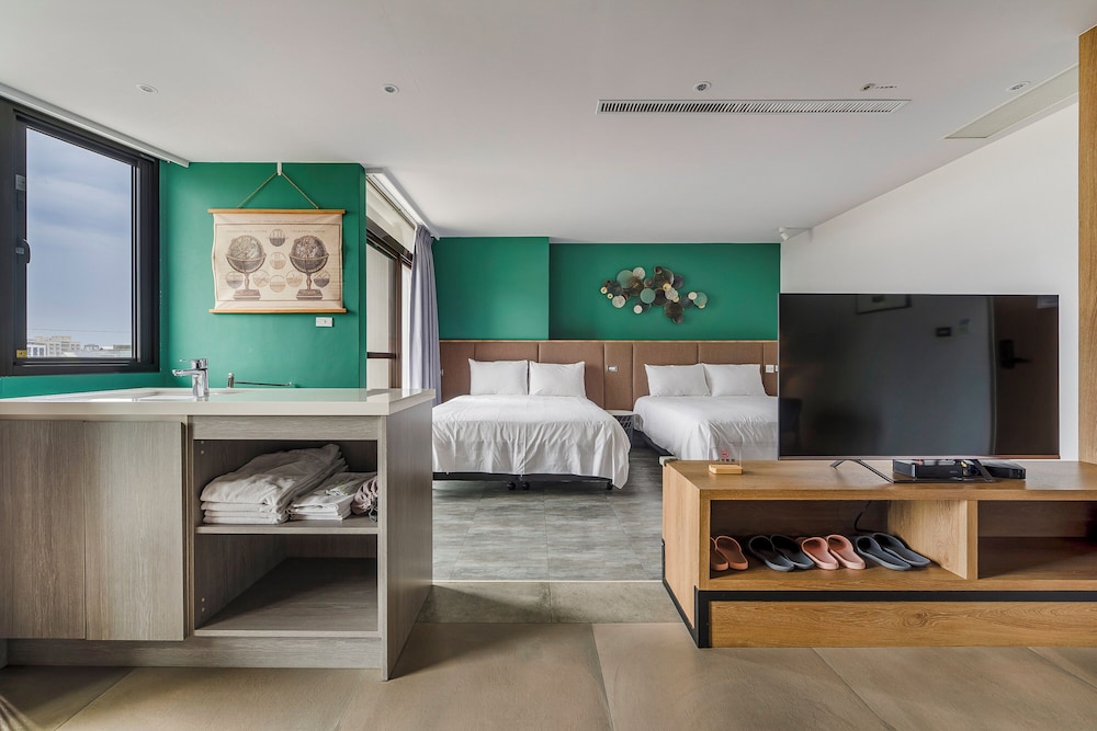 Family Quadruple Room, 2 Double Beds, Balcony, City View photo 3