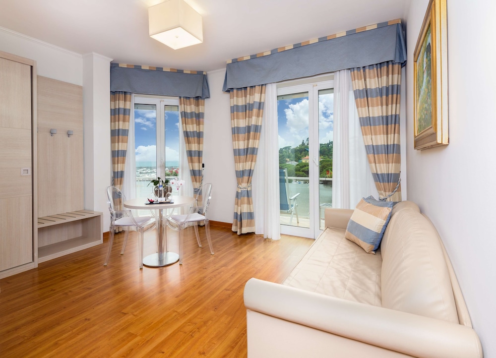 Junior Suite, 1 Queen Bed, Balcony, Sea View (with Two Single SofaBeds) - Photo 6
