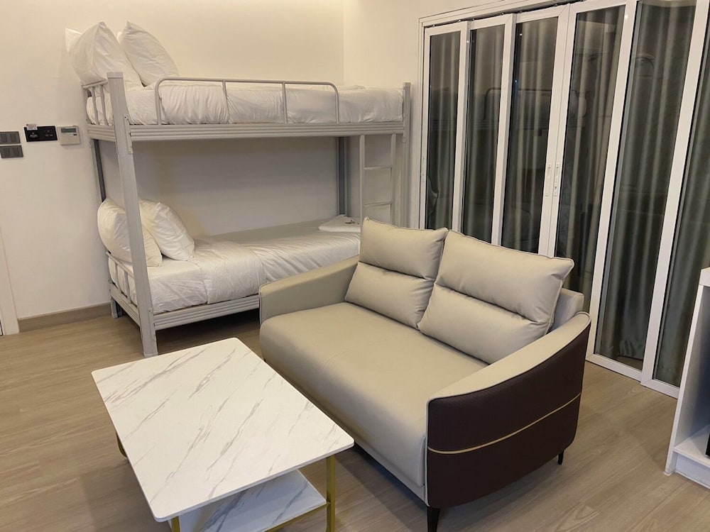 Bunk With Bathtub+Corner King photo 2