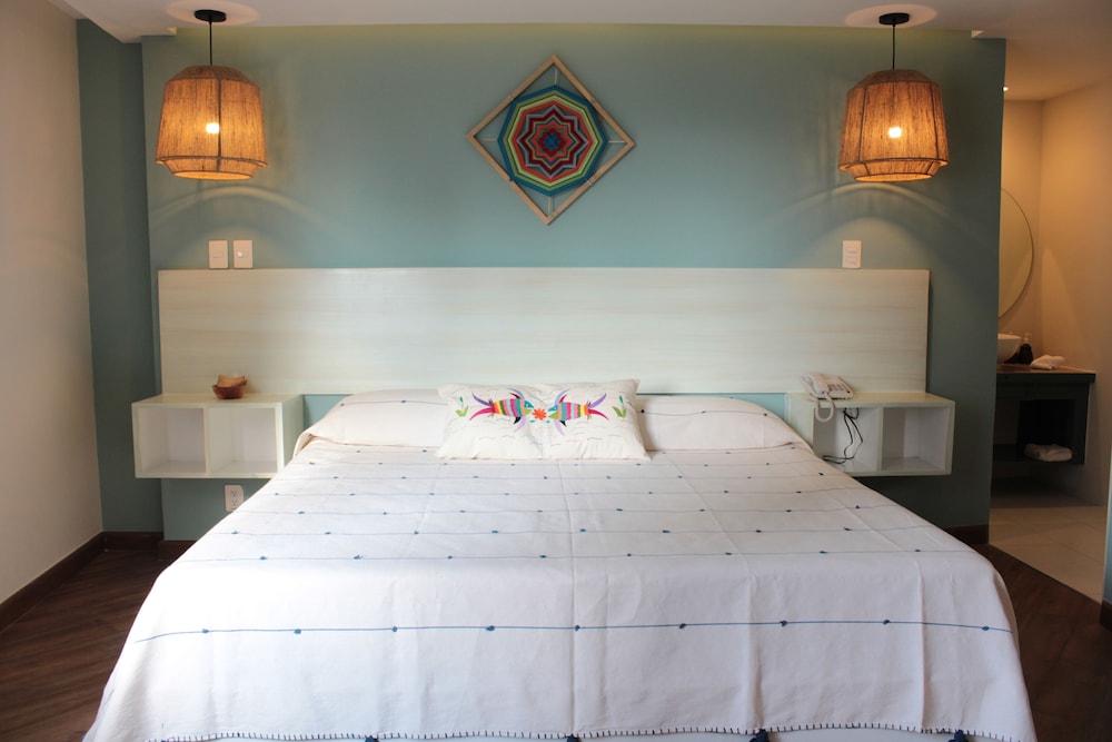 Upgrade to B Urban King Bed photo 2