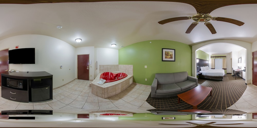 1 King bed Suite Accessible Non-Smoking with heart shape hot tub