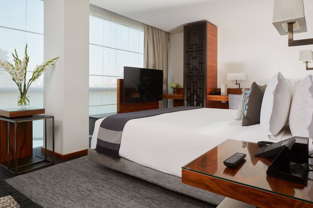 Grand Room, 1 King Bed - Photo 1